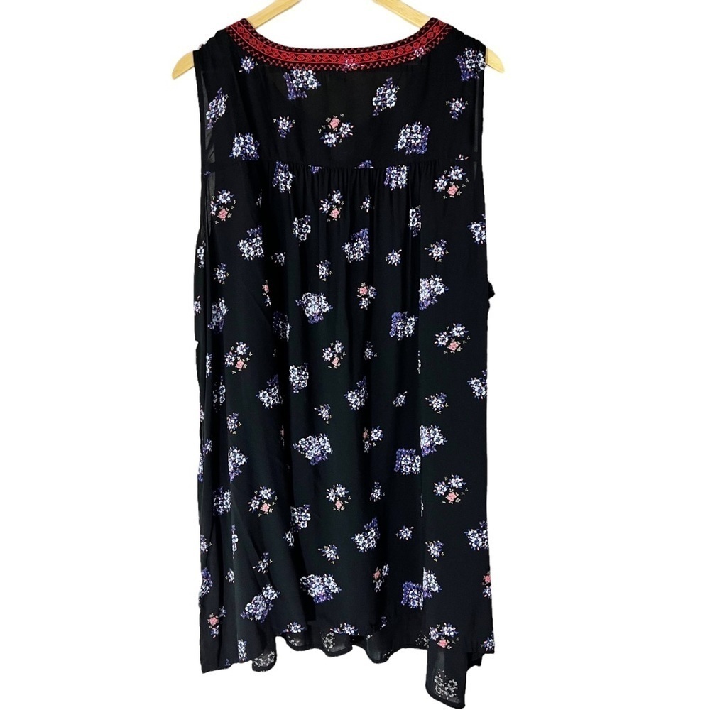 Old Navy Black Floral‎ Sleeveless Plus Size Blouse - Picture 2 of 6